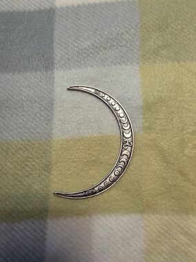 Silver Crescent Moon Pendant - Detailed Moon Phase Design Celtic Norse